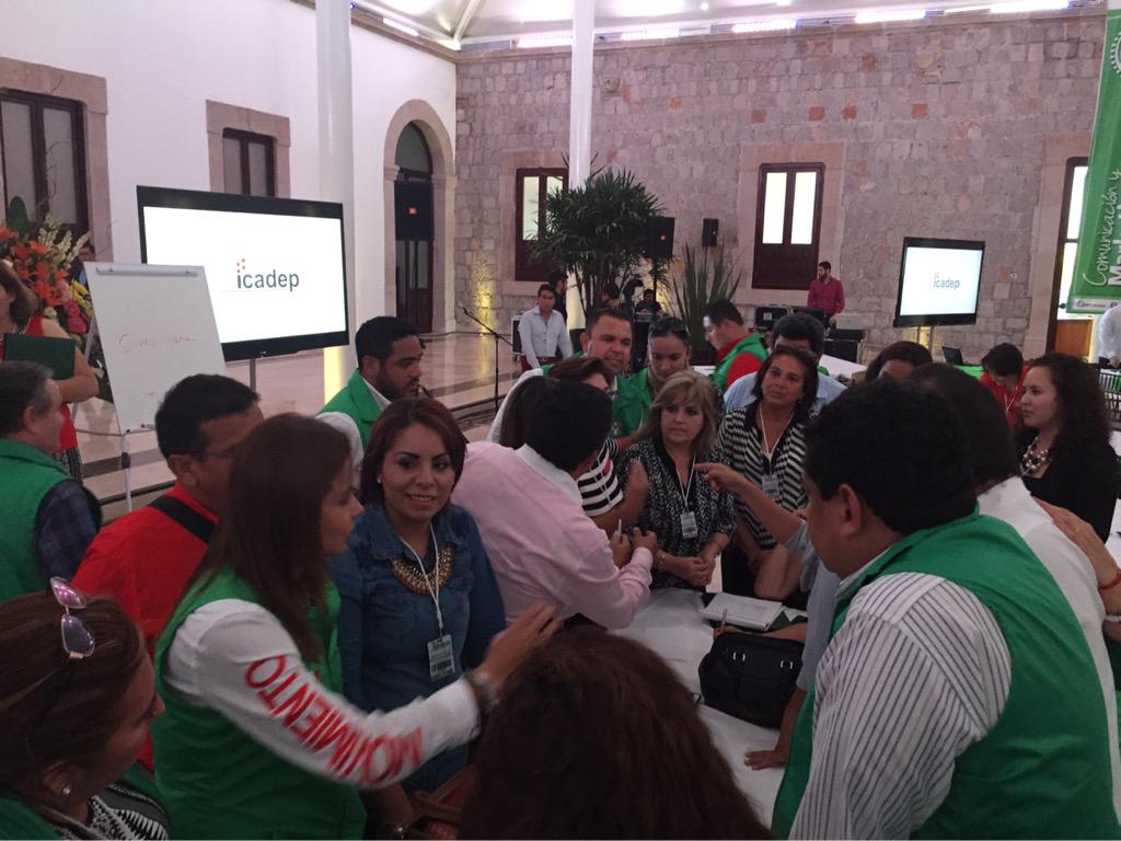 CarlosSarabiaC's tweet photo. Taller de comunicación audiovisual en el 2o. día del Seminario Comunicacion y Marketing Politico, MT en Durango. http://t.co/THwTKpNRut