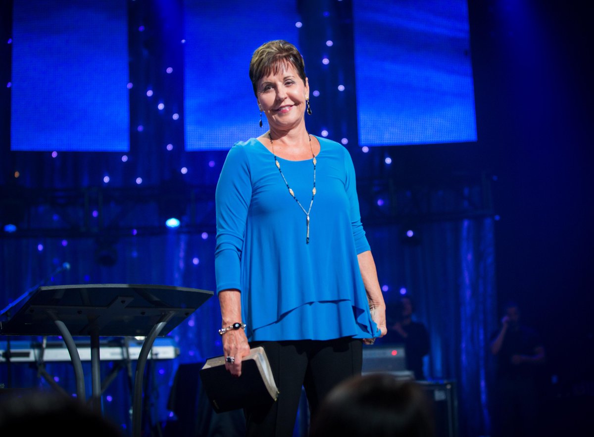 JoyceMeyer's tweet photo. "One of the most powerful things you can do when you're hurting is to do something good for someone else.' #longbeach http://t.co/cdZw8LVQ90