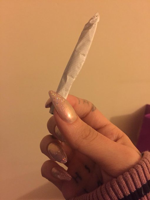 My joint looks like a fucking empanada http://t.co/lyz2ExYBMy