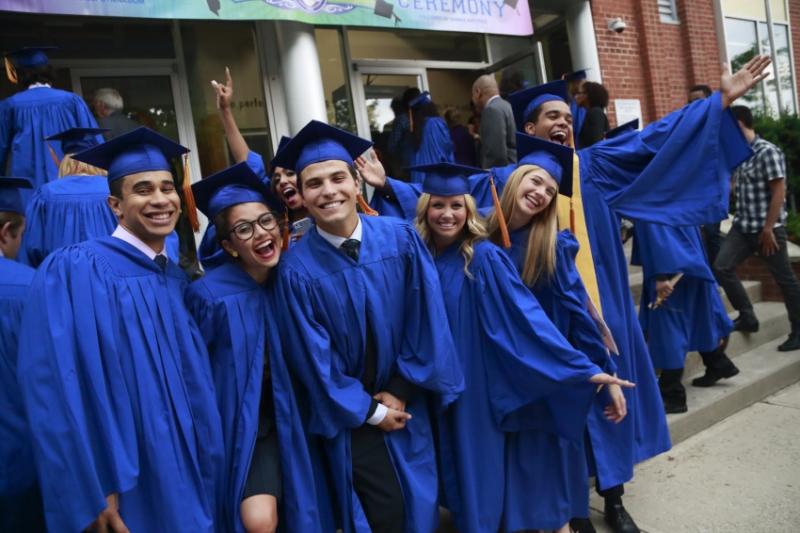 It all comes down to this! Watch your faves walk across that stage at 9pm!