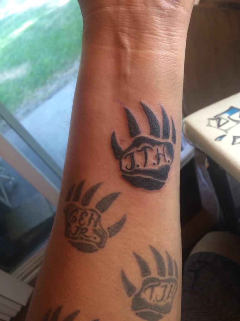 germainehart's tweet photo. #JamesonTheodoreHart #NewInk #Finally #AYearLater #HartFam http://t.co/n8YuRZAKVe