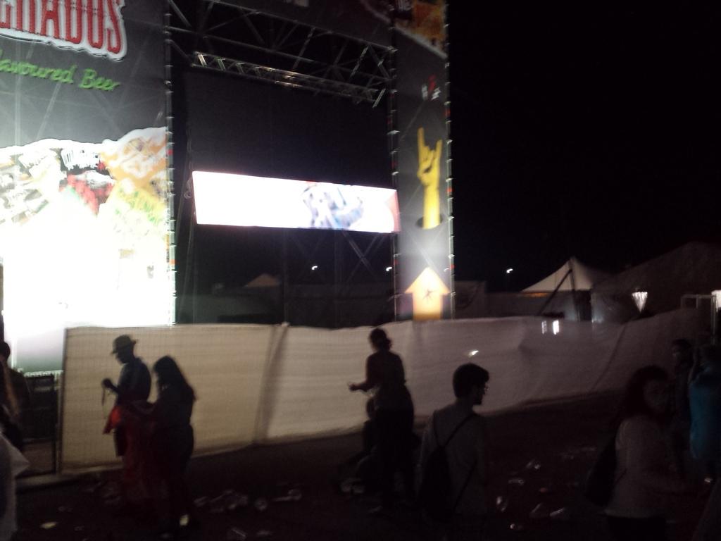 BandHastings's tweet photo. El #arenalsound2015 está que se cae. http://t.co/ohJPYPzU54