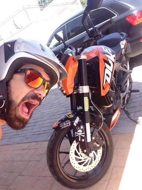 SienteMotor's tweet photo. Pues qué quieres que te diga? @JerezMoto2015 no quiere guardarraíles asesinos... Ni @motocuatro, @JoseMirallesFmx ... http://t.co/wc2OHWqMll
