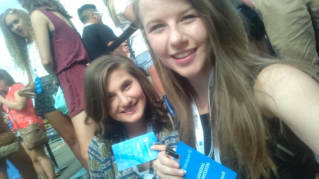 Rachel_Marie233's tweet photo. Waiting in line for One Republic with the amazing @Kailey_e_ 
@MicrosoftStore #Win10Den http://t.co/p0wBJpEnj4