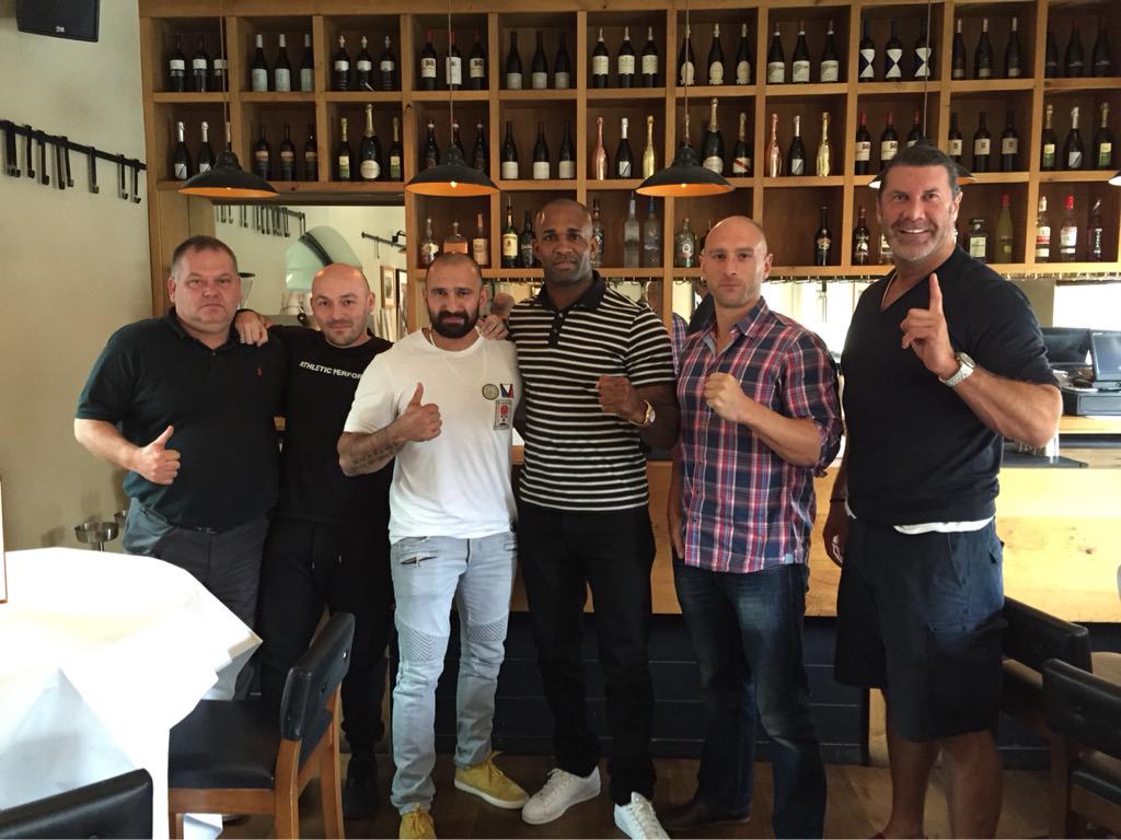 Iconic_1973's tweet photo. The winning team!
Iconic Family-come on @POSTERBOYJM @IconicBet @ricmoylan @IconicFaceOff @WestHamWorld @WHUFC_News http://t.co/aWe4bY3pVF