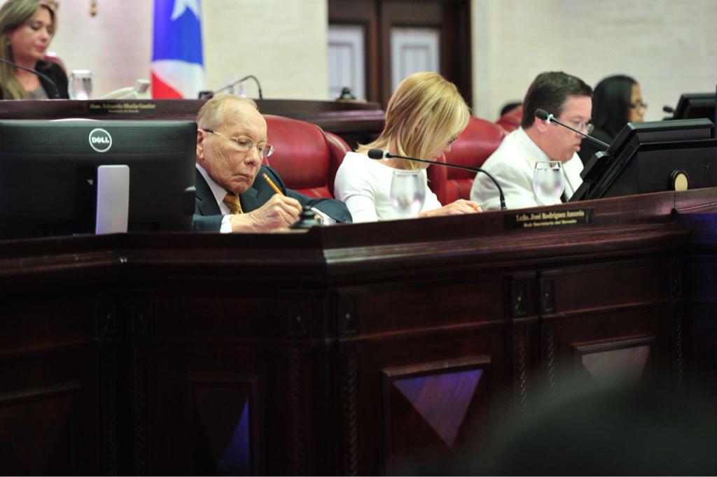 Oesal_Inter's tweet photo. #FBF Debate legislativo de estudiantes de derecho. #OESAL #InterDerecho #Debate http://t.co/jzoB3jQ05S