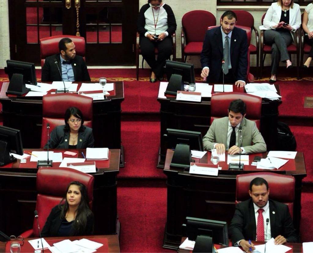 Oesal_Inter's tweet photo. #FBF Debate legislativo de estudiantes de derecho. #OESAL #InterDerecho #Debate http://t.co/jzoB3jQ05S