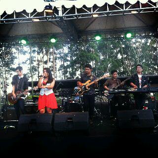 ElmoBand_ID's tweet photo. ELMO at Dusun Bambu http://t.co/vRkqjr9Ttg