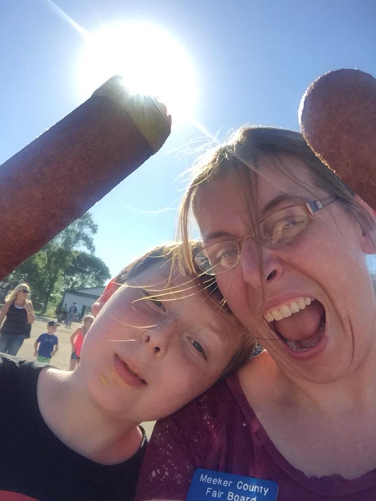 KMS_AgEd's tweet photo. Enjoying corn dogs with mom #meekerfair2015 #fairfood http://t.co/asPuqNTn8x