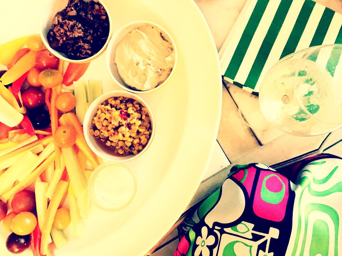 jdagmi's tweet photo. My party @teatracy. I love green too. Have fun tonight! http://t.co/1Dk0IZ6qcU
