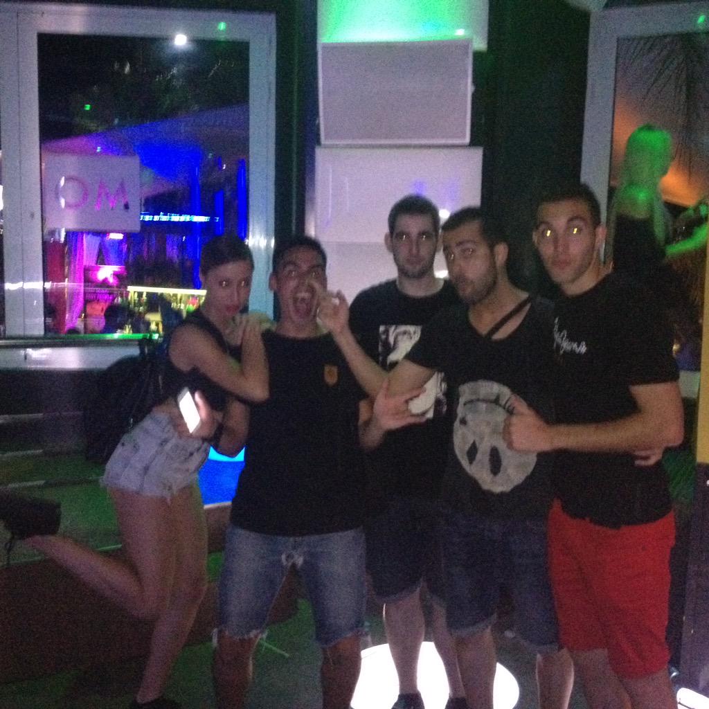 MartinFlor3s's tweet photo. 3 años seguidos @albertneve muchas gracias por todo!!!Crack!! http://t.co/6e8T0nqxOY