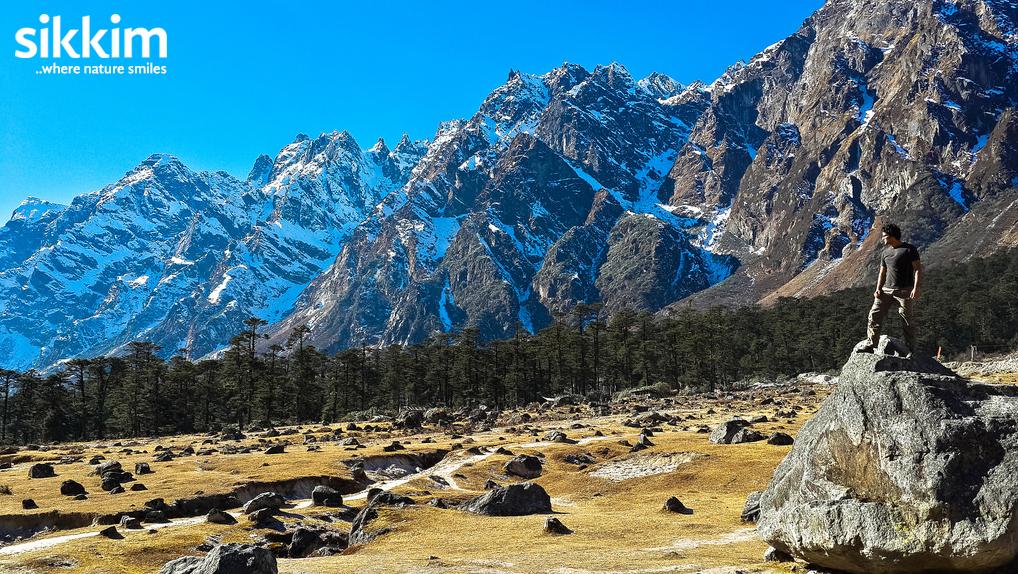 Visit_Sikkim's tweet photo. @Visit_Sikkim : Where Nature Smiles #IncredibleIndia 
Pic: Lachung, Sikkim by Manumint http://t.co/JRcrgjbEuT