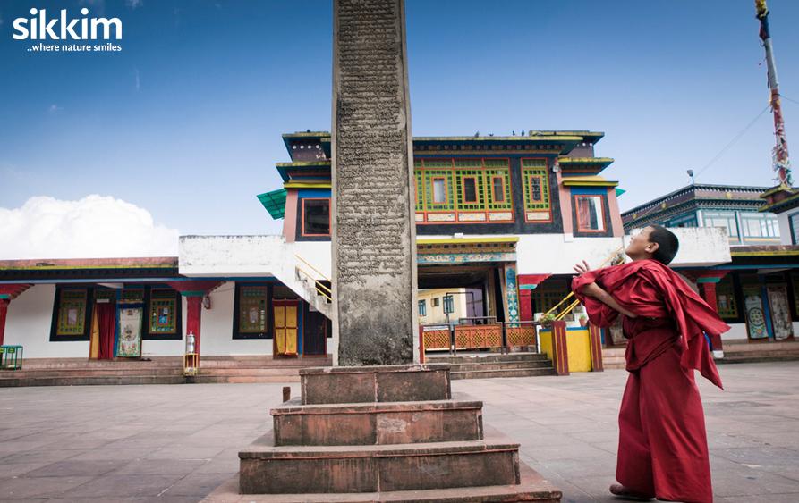 Visit_Sikkim's tweet photo. @Visit_Sikkim : Where Nature Smiles #IncredibleIndia 
Pic: Rumtek Gompa, Sikkim by Inigolai http://t.co/ugVefIFVt2