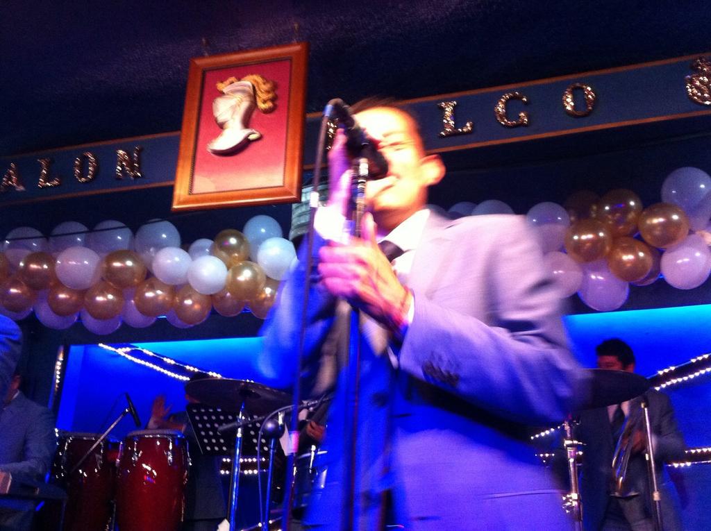 representzar's tweet image. En este momento @losyaguaru1 poniendo el ambiente en #SalonHidalgo en el DF