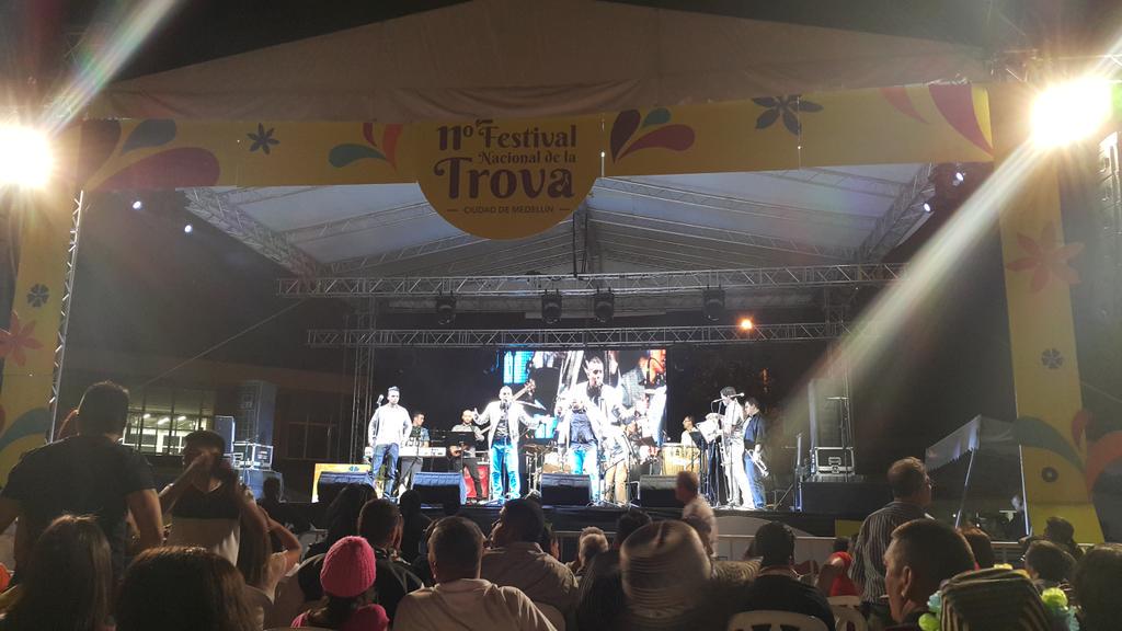 jandrezgomes's tweet photo. Que buen programa.   No solo #TrovaTuits.  Tambien tierradentro y un buen flamenco http://t.co/ut0GCOHkyH