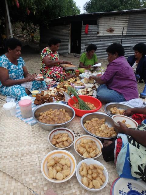 MichelleAKline's tweet image. Yesterday had tea for dinner. FYI: &quot;Ti&quot; is Fijian code for dessert as a meal. #fieldworkwin @cmdarwent @Mammals_Suck