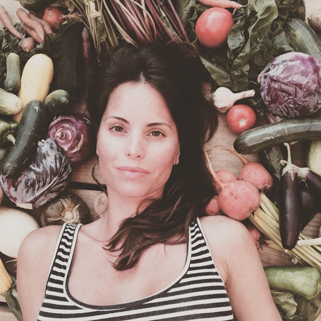fitnessmodelmom's tweet photo. #veggielover #fitfam #csafarm obsessed with #localgrownfood http://t.co/O7Nhl8U2Ms