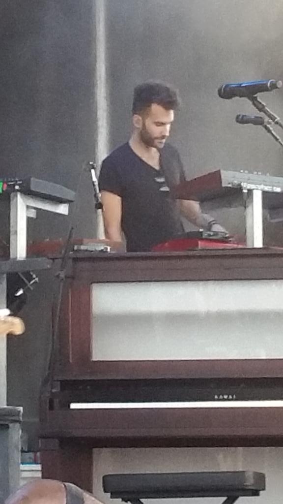 jetergrl2co's tweet photo. Hello one republic!!! Thanks for coming.#Win10DEN http://t.co/XW7AXfMroL