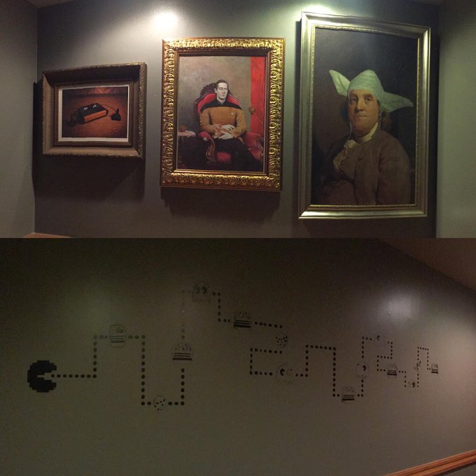 Whoever got to decorate the bathroom hallway at this Red Robin in Pomona is awesome ? http://t.co/uh