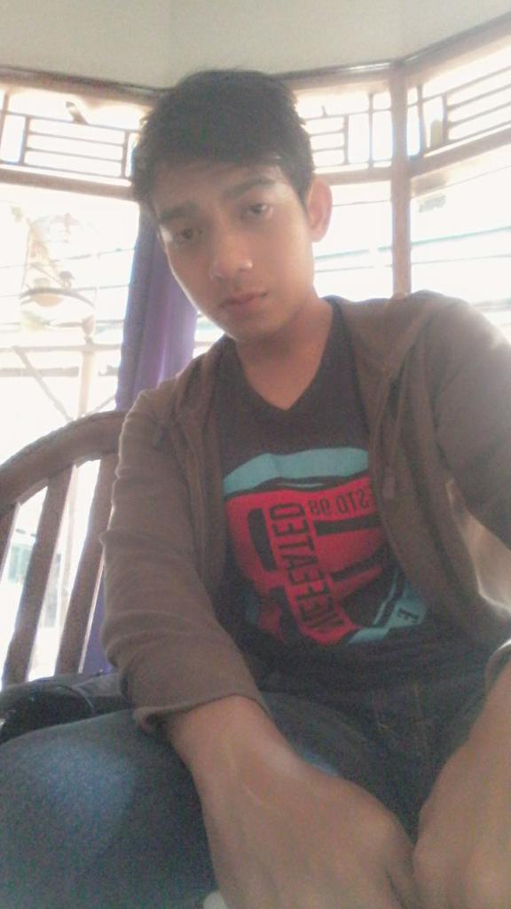 Dila_YH's tweet photo. "@CatatanLDR: Selamat pagi buat kamu yang jauh disana, I miss you." http://t.co/KUo4peFlMV