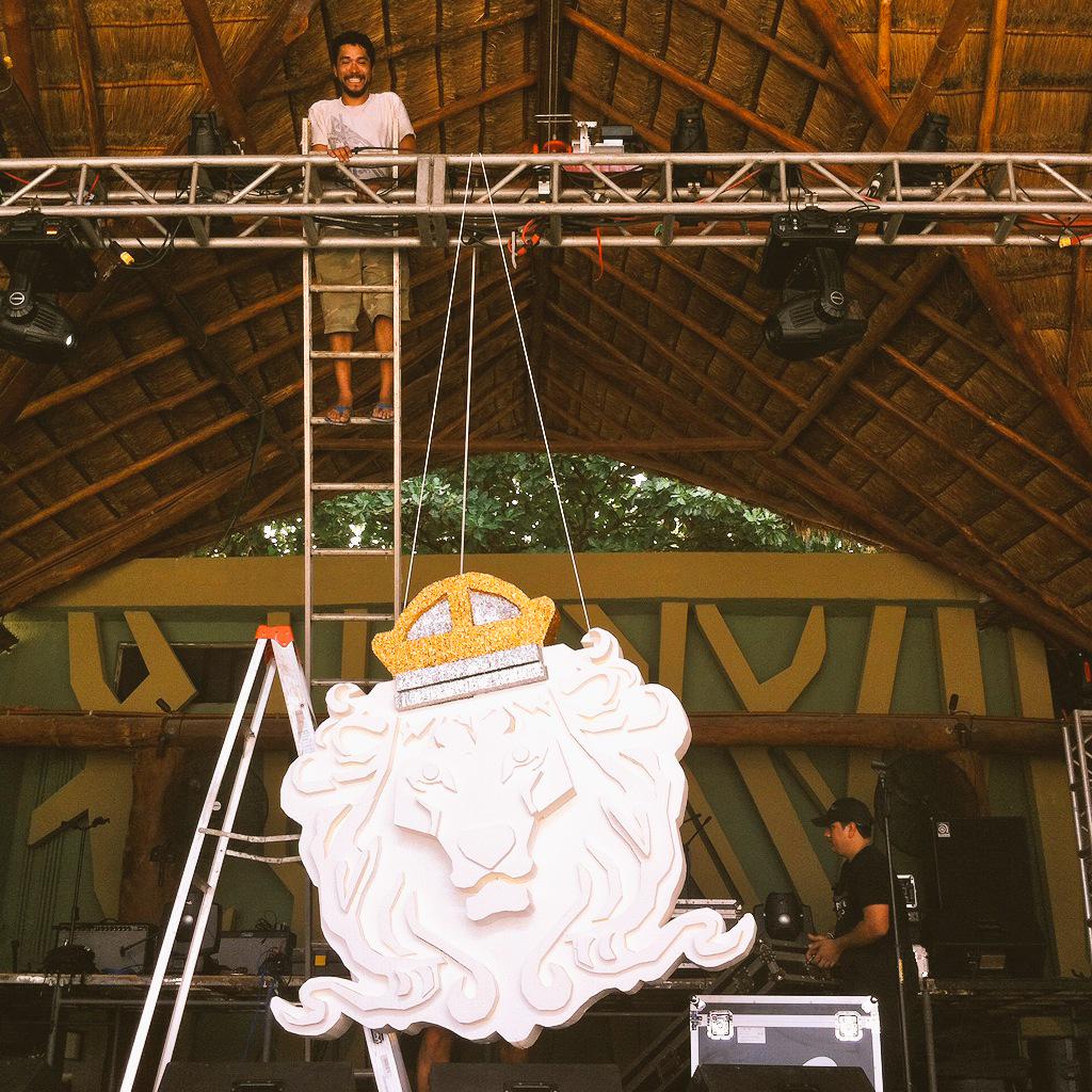 VIBESFestival's tweet photo. Ahora que terminó, extrañamos nuestro escenario. Gracias #KonyoFactory por la decoración en #VIBESFestPlaya 2015. http://t.co/tFM04EPKhm