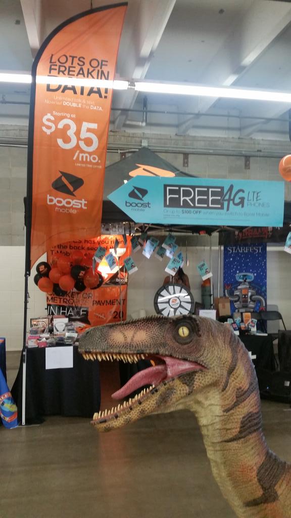 wc_events's tweet photo. Rawr! Chandelier of Free phone flyers! @SEgeberg @TiffianyBoost @mike_spg @ilovehtc @SoCoSPG @SPGMERCH #wc_events http://t.co/Vv8ww8fjHK