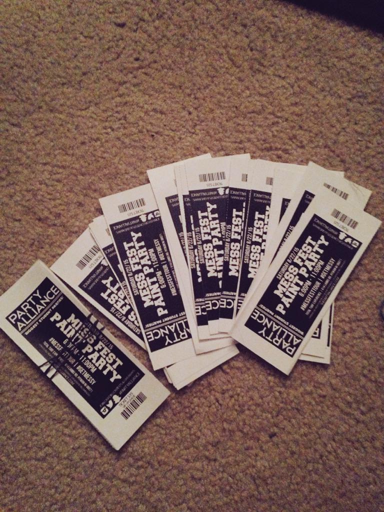 canihiturblunt's tweet photo. hmu for tickets! come get messy!🎨😈 @Party_Alliance #MessFestTour http://t.co/elw54ddOMn