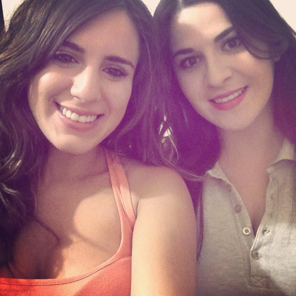 aledavilag8's tweet photo. Estamos locas 😂😂 #parte13 #corazonas @LizethJaneth21 http://t.co/zMRnrahfsZ