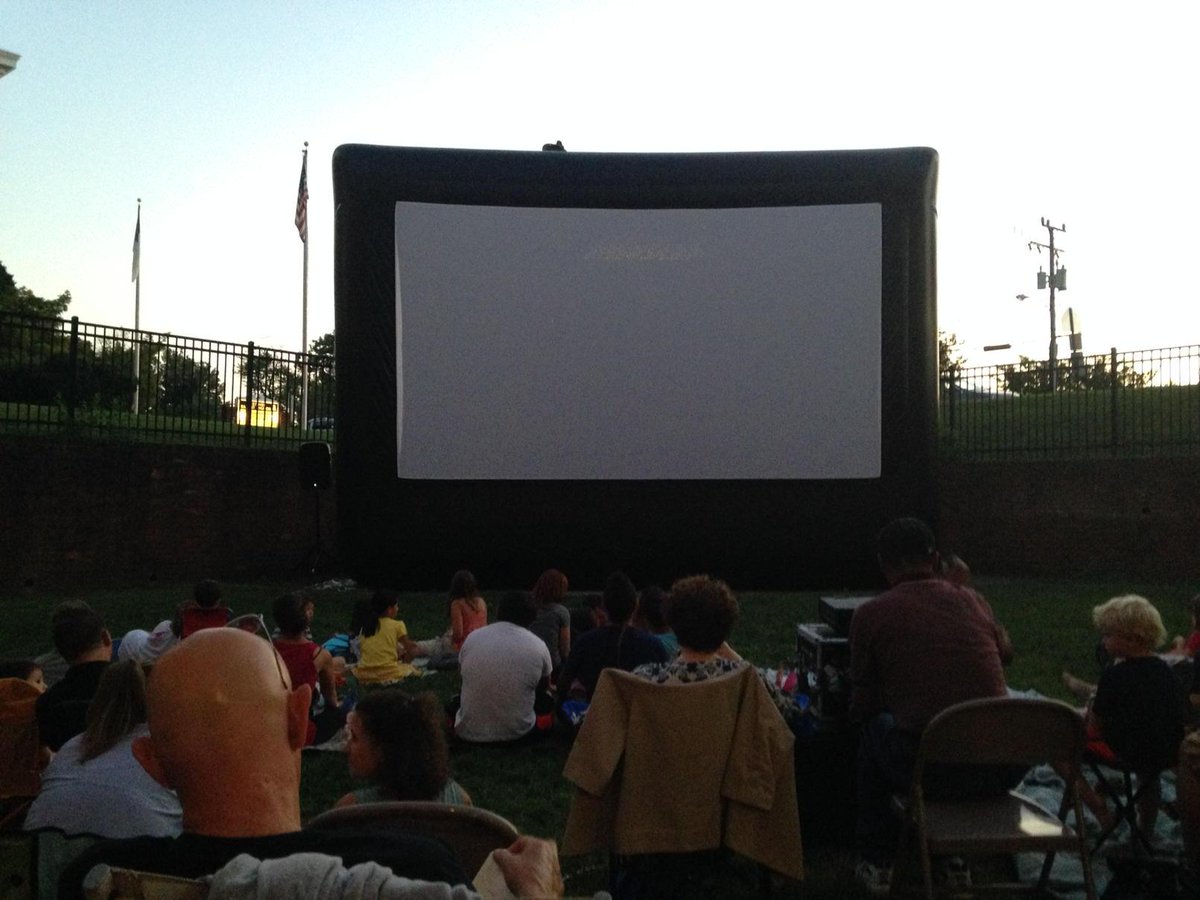 PattiFears1's tweet photo. Star War night!!! Yea http://t.co/UQCEHfrhhN