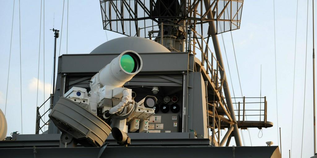 PopMech's tweet photo. US Navy: We Want High-Powered Lasers and Super-Fast Railguns by 2020 http://t.co/PSCUCjAGd9 http://t.co/9KSSFow81L