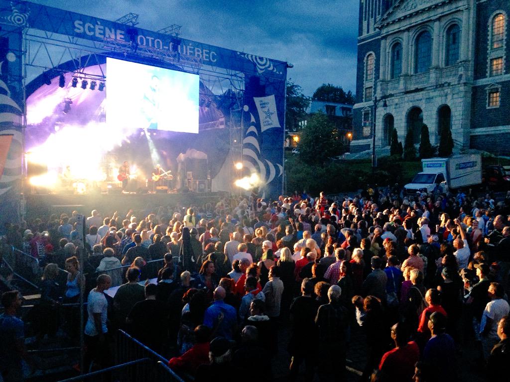JulieSRCSAG's tweet photo. Piste de danse sur la rue Racine avec @Dumasmusique au Festival @RythmesduMonde. #saglac #FIRM2015 #StadeOlympique http://t.co/ABKJ6CgsY6