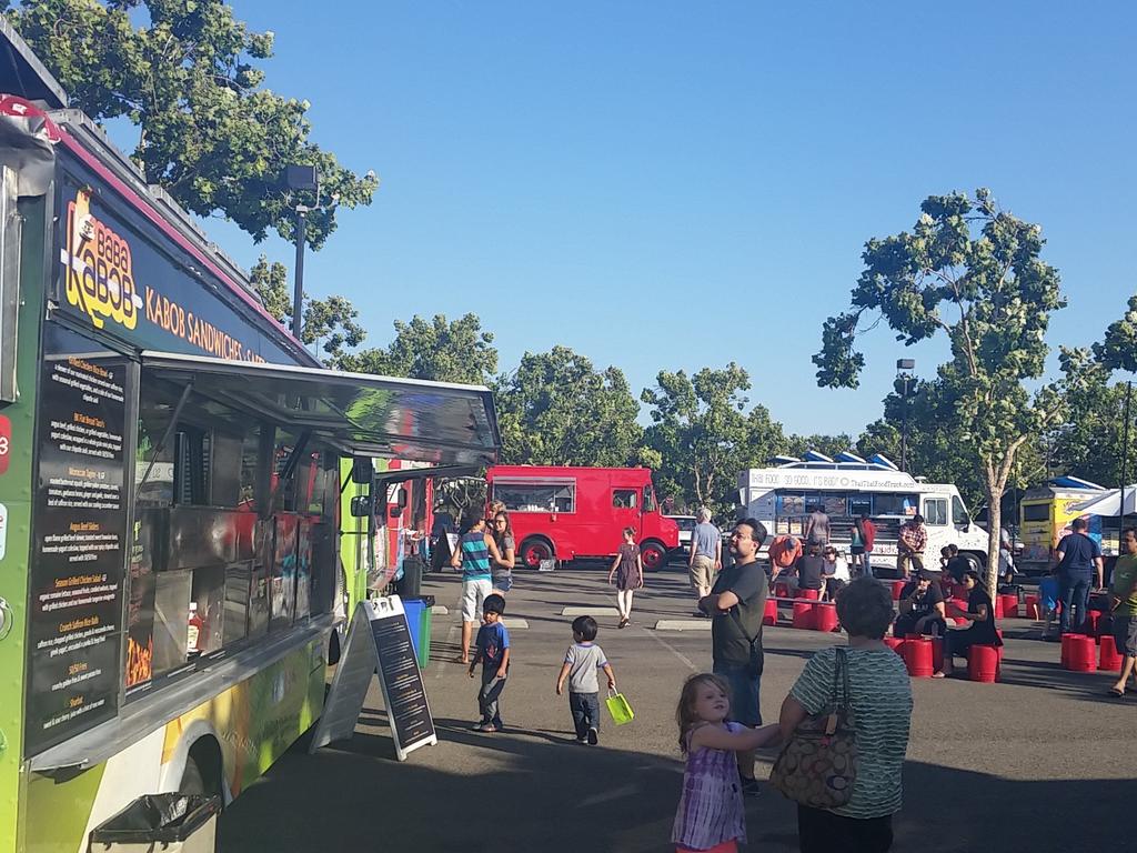thebktruck's tweet photo. Join us and @mvblfeast with a bunch of our truck friends for Dinner 5-9pm @ 2310 Canoas Garden in San Jose http://t.co/hiPO1XYR5E