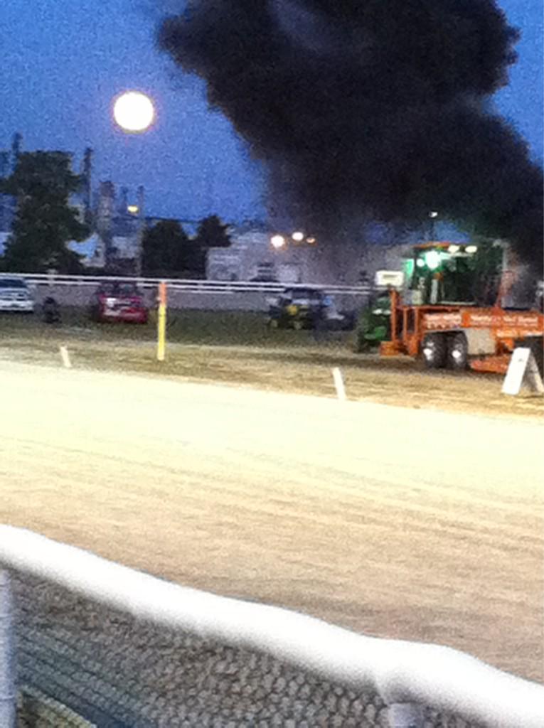 LRegan17's tweet photo. Full moon at the TP @carletca @carletro84 @jvalente83 #Dresden #fullpull http://t.co/CcILLAs7Zf