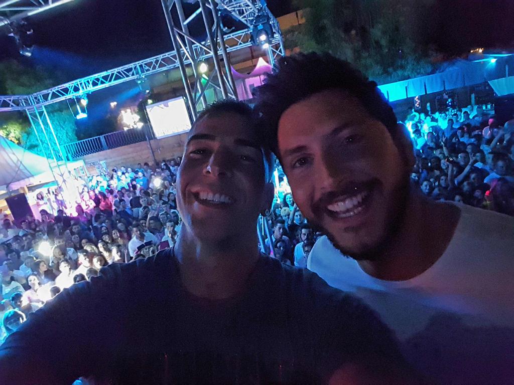 labragandiash's tweet photo. Estamos rompiendo o no estamos rompiendo  😃😃 @Manu_LB_ http://t.co/ieZDQxcV6J