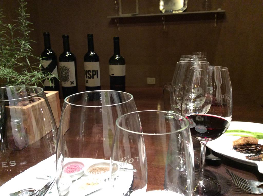 MoskitaMuertaOk's tweet photo. Paso 2 de @MMwines Molleja a la parrilla con hongos salteados crema de Lima y Arveja marida con Perro Callejero http://t.co/Kj4sCKM5Dz