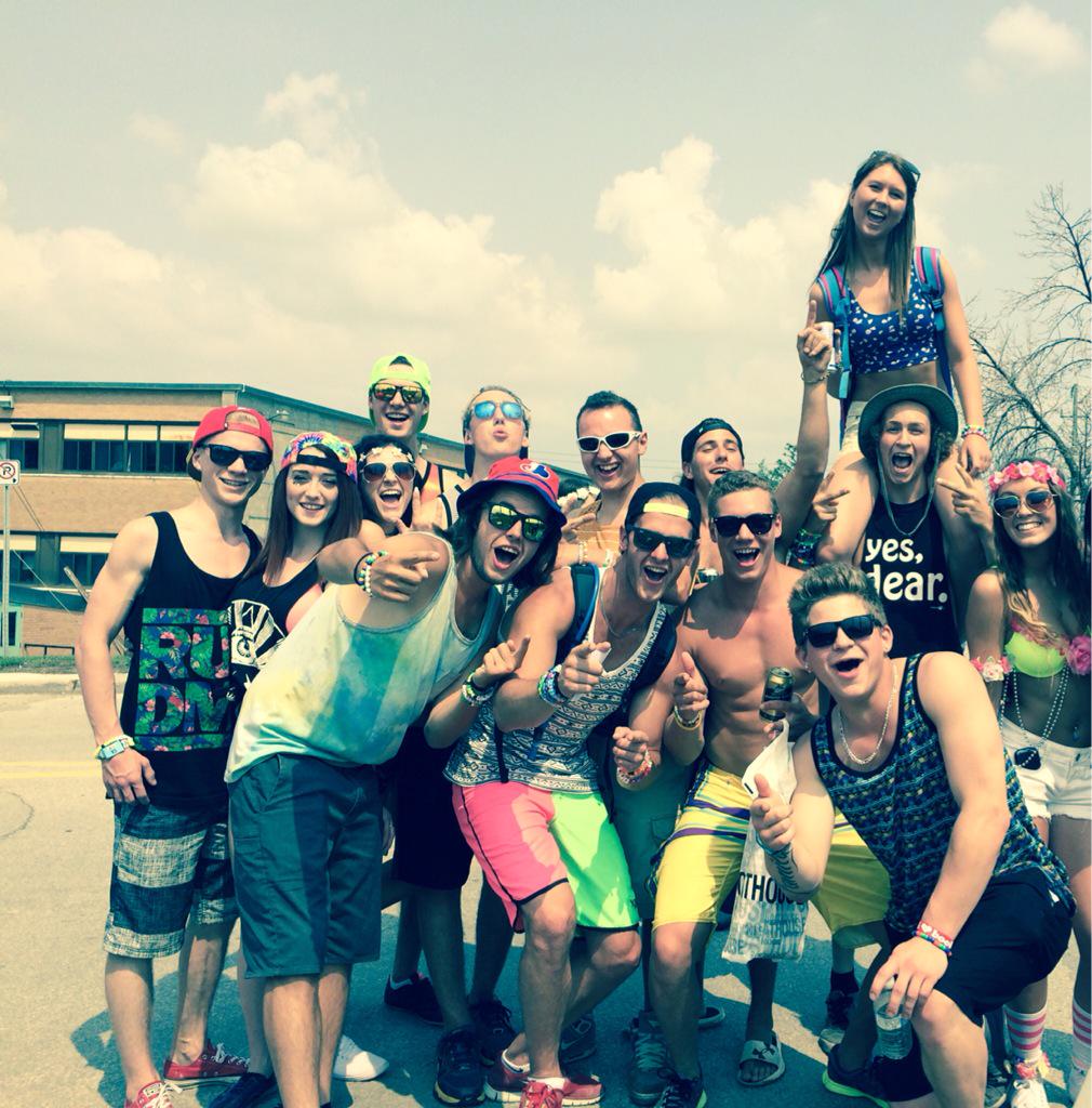 koltengrows's tweet photo. With Day 1 being tomorrow I think it's fitting for a throwback to Day 1 last year #ravefam #VELD2014 #VELD2015 http://t.co/gb7Pbq7oB2