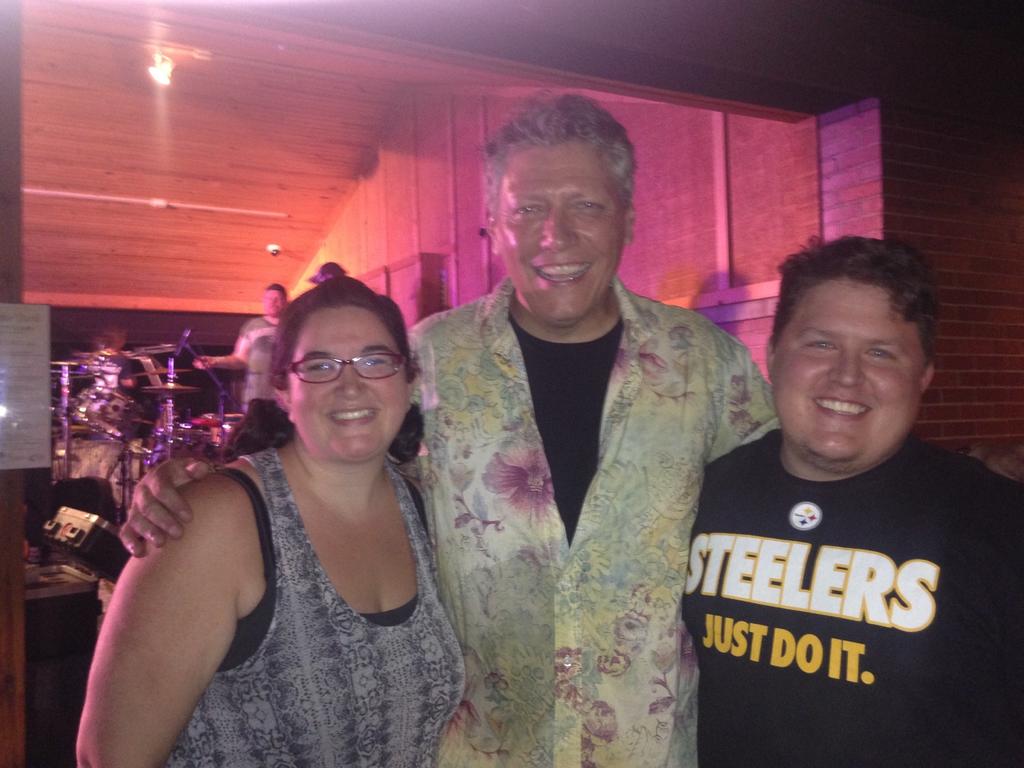 bmcfad1's tweet photo. "How often does Devin Scillian do a three song encore? Oh once in a blue moon!" #bluemoon #july31st #devinscillian http://t.co/uIq4gIJnD7