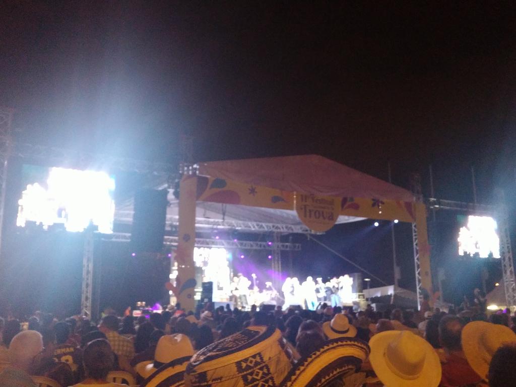 davidab81's tweet photo. Desde hoy modo #FeriaDeLasFlores #TrovaTuits http://t.co/nLRzR39XwO