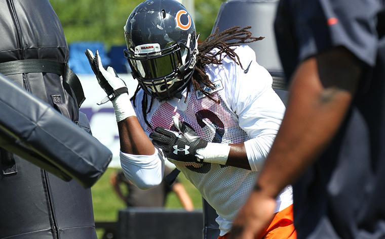 ChicagoBears's tweet photo. Stay up-to-date on all the latest news following the second practice of #BearsCamp. WATCH: http://t.co/lnbipcIb2u http://t.co/RuNKSTZuIF
