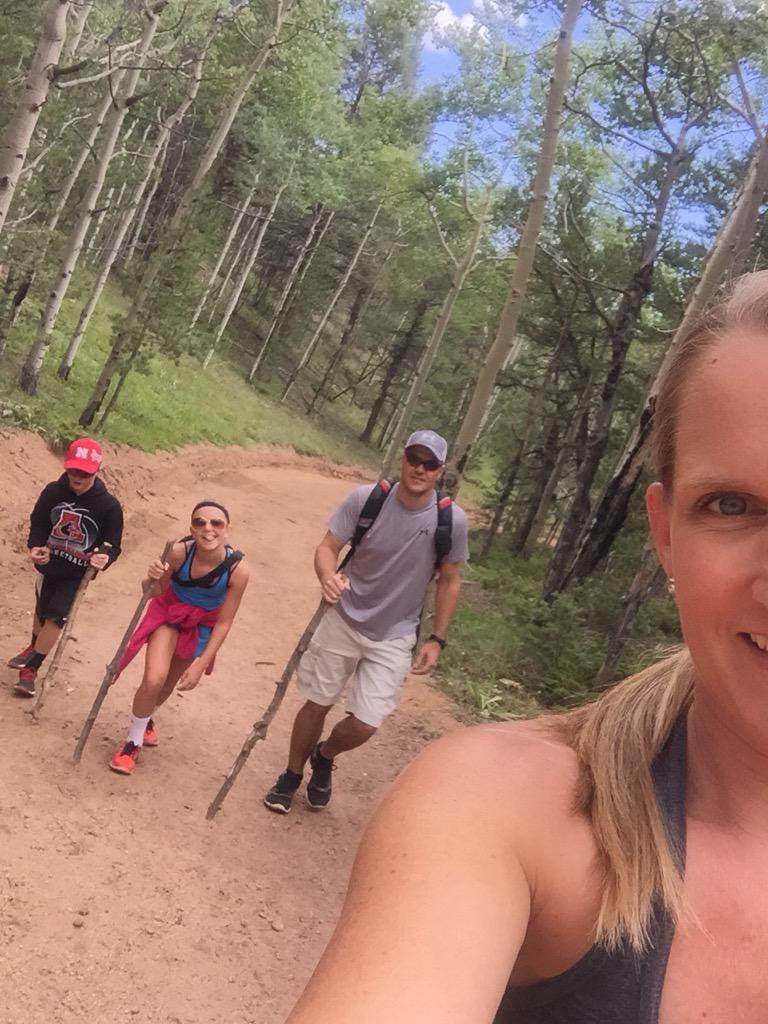 cami_knust's tweet photo. Leg work for today✔️! Great day of hiking! #elevationchanges #oxygendeprived #worthit http://t.co/RckNLL9iHW