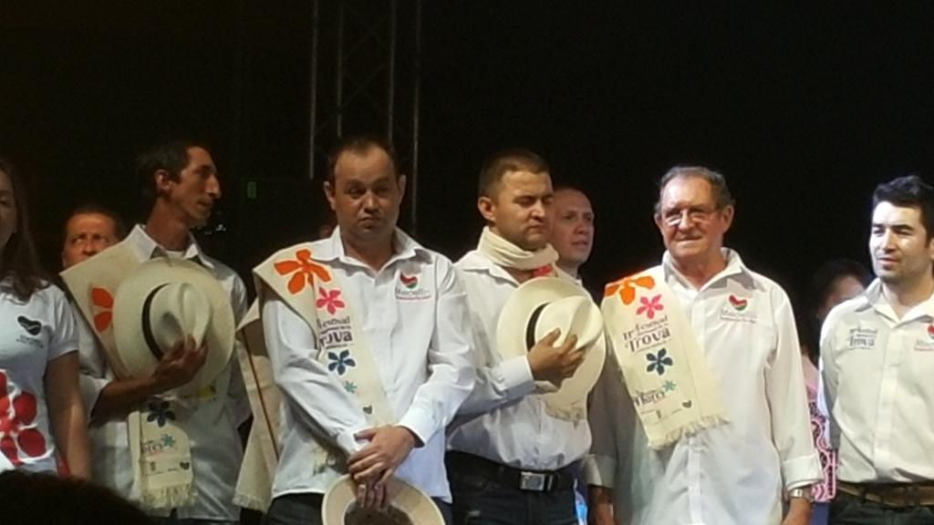 jandrezgomes's tweet photo. Disfrutando la feria con el festival de la trova #TrovaTuits http://t.co/7FUy8viF6w