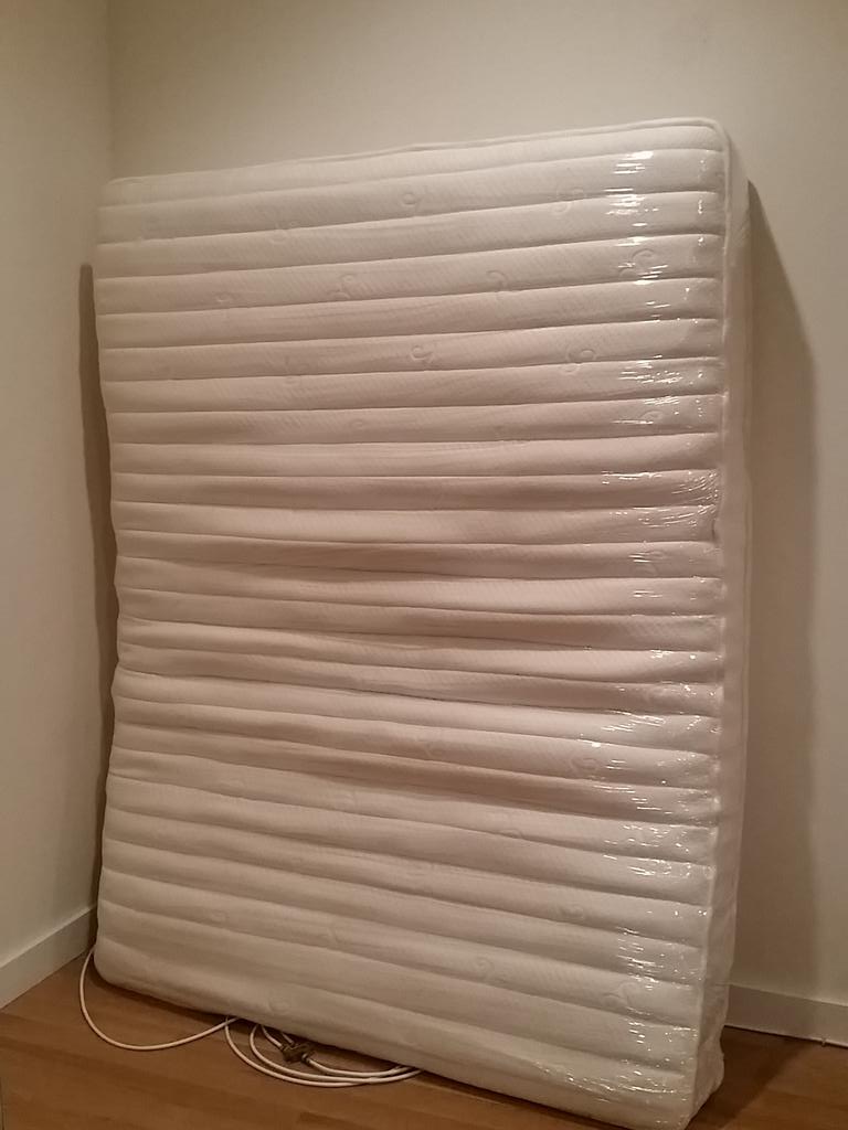 Lily ᵔᴥᵔ on Twitter "My roommate's mattress is wrapped in plastic and