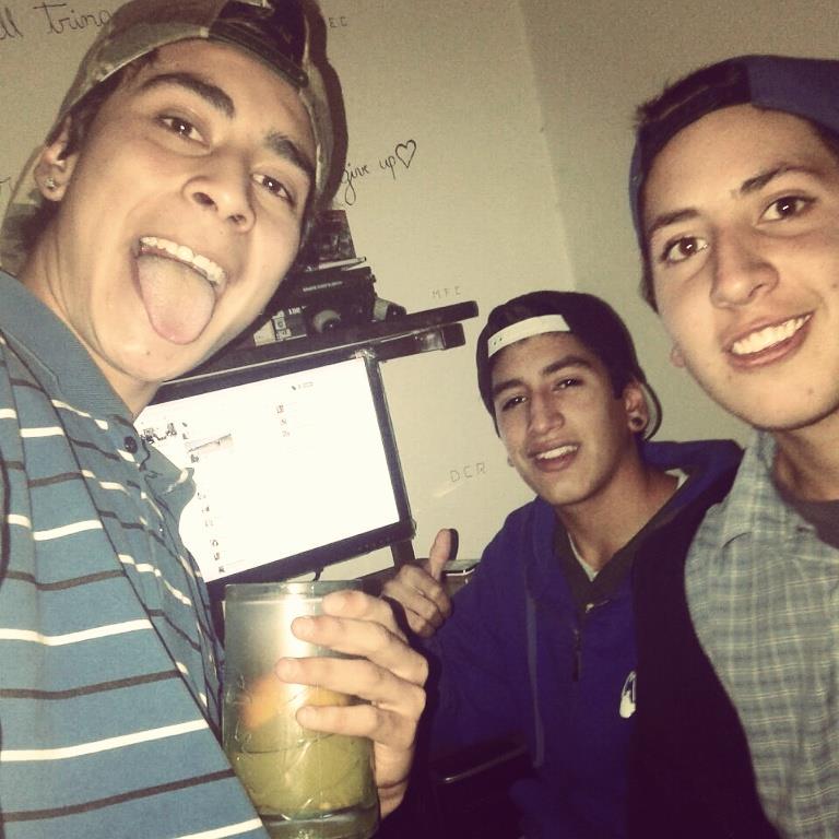 Larraldee14's tweet photo. #Vierness #Compisss http://t.co/Ct7qLhb79A