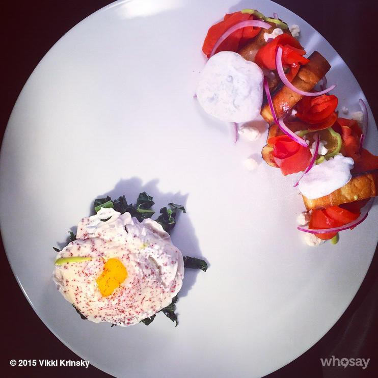 chefvikkik's tweet photo. Lox / Brioche / FroYo + Caper Disk / Pickled Red Onion / Kale @polyscience @CBSDaytime #AntiGriddle #PrivateChefLife http://t.co/UfWWD3H7Qh