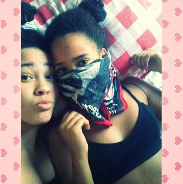 Crlh0Garotta's tweet photo. Eu Gosto Do Seu Jeito Idiota , Que Combina Com O Meu...! 😍😍🙊👏 @AnaKnowlees http://t.co/4ZF9rZawyS