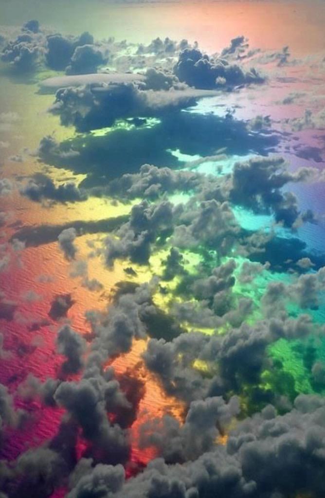 WhatPrettyThing's tweet image. Rainbows and Clouds #PrettyThings