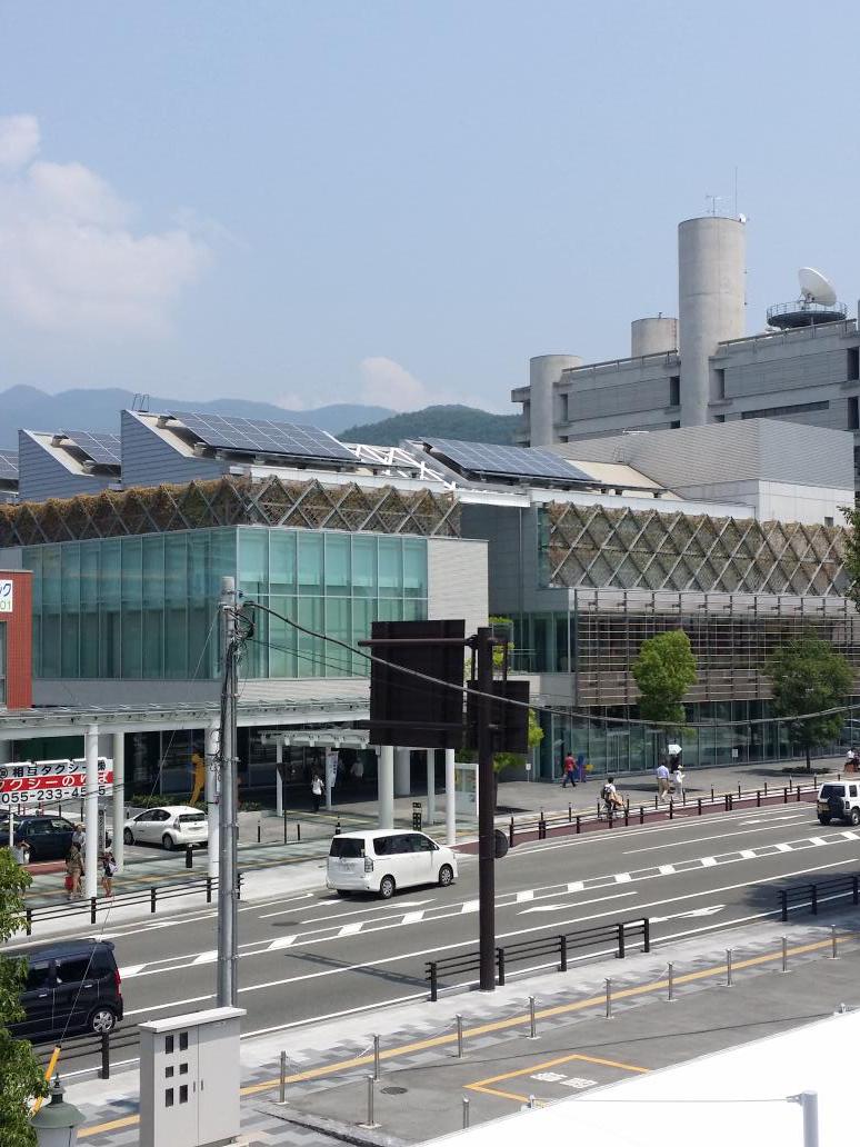 英治出版 甲府駅北口山梨県立図書館 道路を挟んで向かい側では甲府地ビールフェスタが開催中です Http T Co Phlo57jxgg