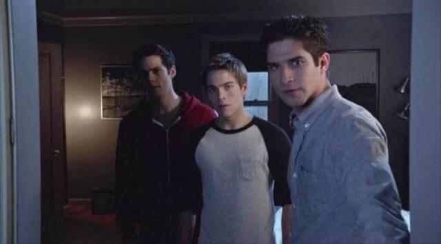 Liam__Dunbarr's tweet photo. Gelecek bölümden müko 3'lü biz 😏 

@sopaliyariniz24 @scottmccalll_ 
#TeenWolfSeason5 😎 http://t.co/cK9vMo6xw7