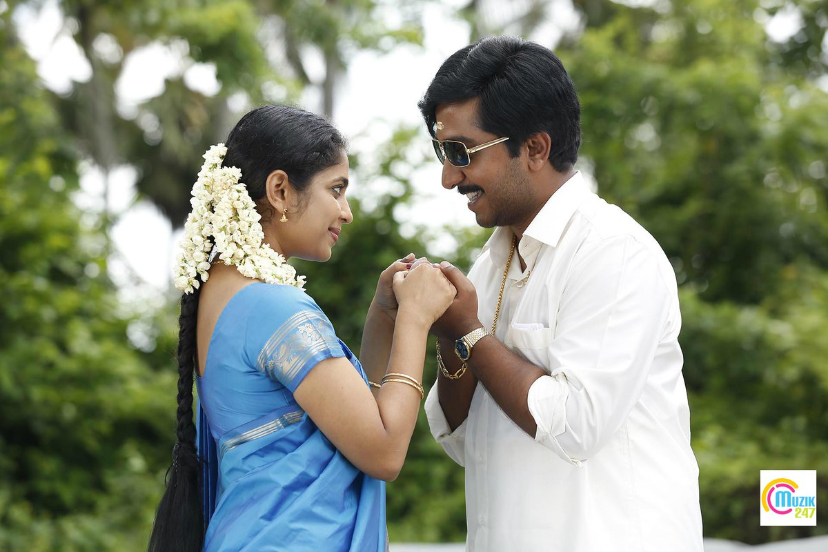 Muzik247in's tweet photo. The Pre-Wedding song of the year on #Muzik247 from monday 5 pm | Get ready to turn on the charm :) #Kunjiramayanam http://t.co/zOB2d7RopY