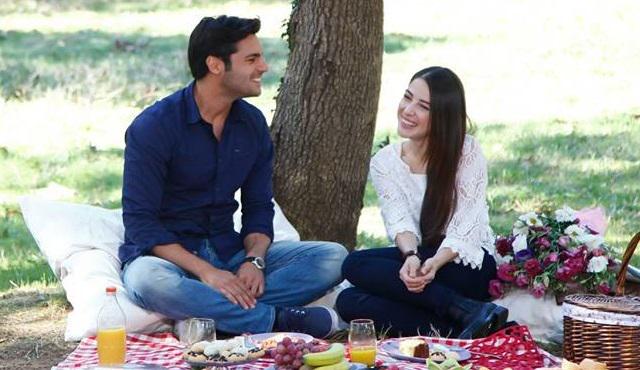 TRANSTV_CORP's tweet photo. Aaaaa senengnya piknik bareng :). Tonton Cinta Di Musim Cherry, 3/8/15 senin-jumat pkl 11.30 WIB http://t.co/KWRJE2bnWz